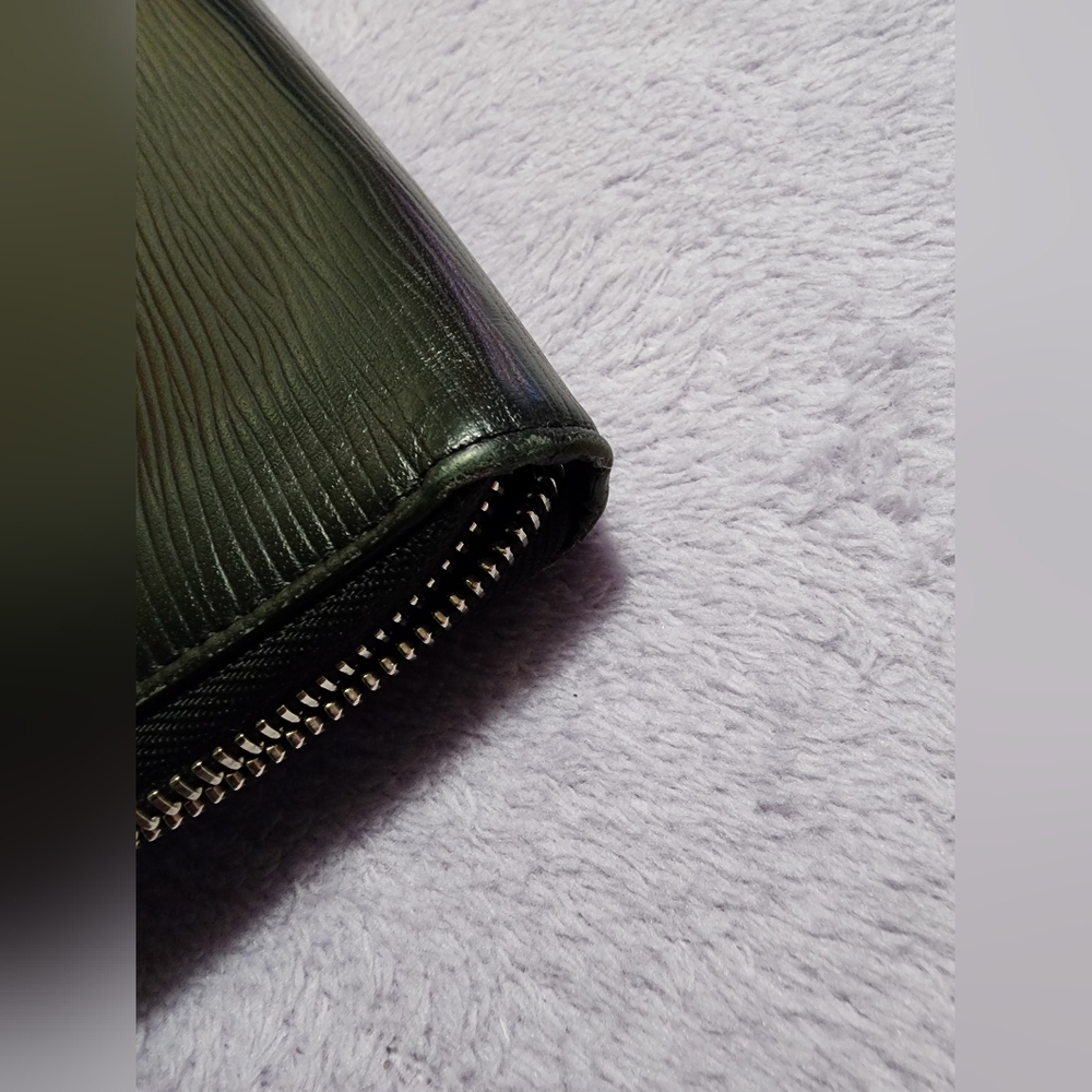 Louis Vuitton Black Epi Zippy Organizer - Picture 14 of 16